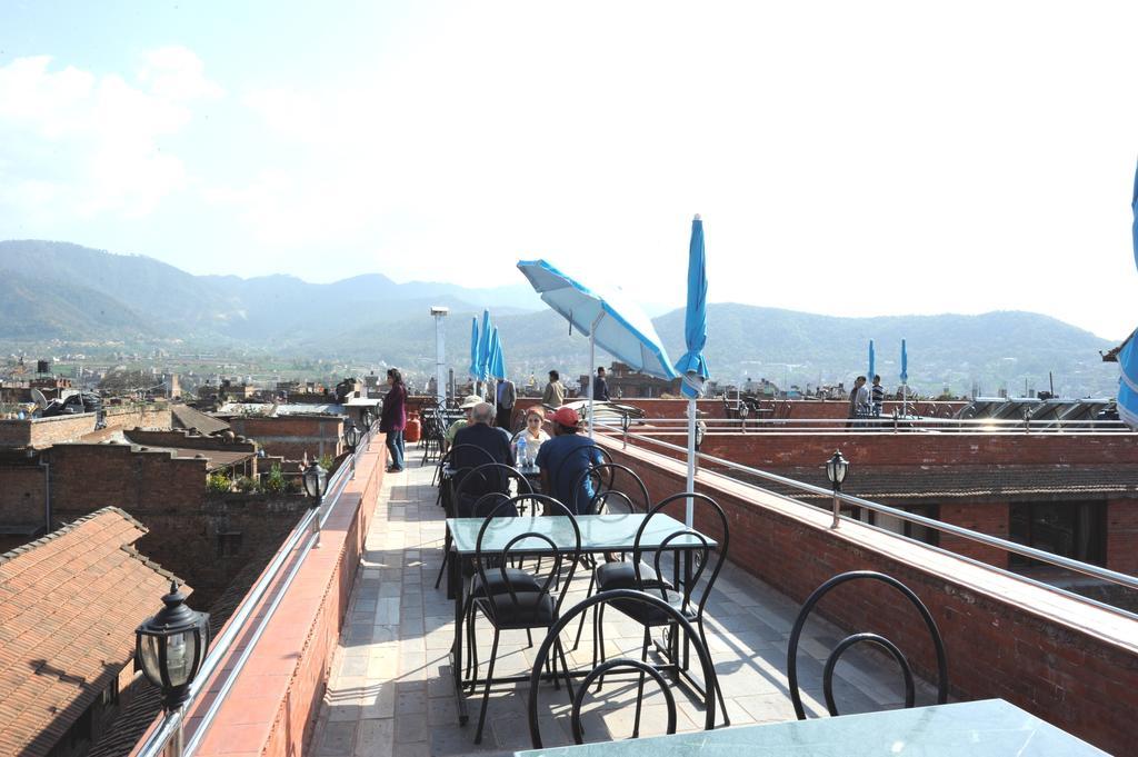 Khwopa Inn & Rooftop Restaurant บักตะปูร์ ภายนอก รูปภาพ